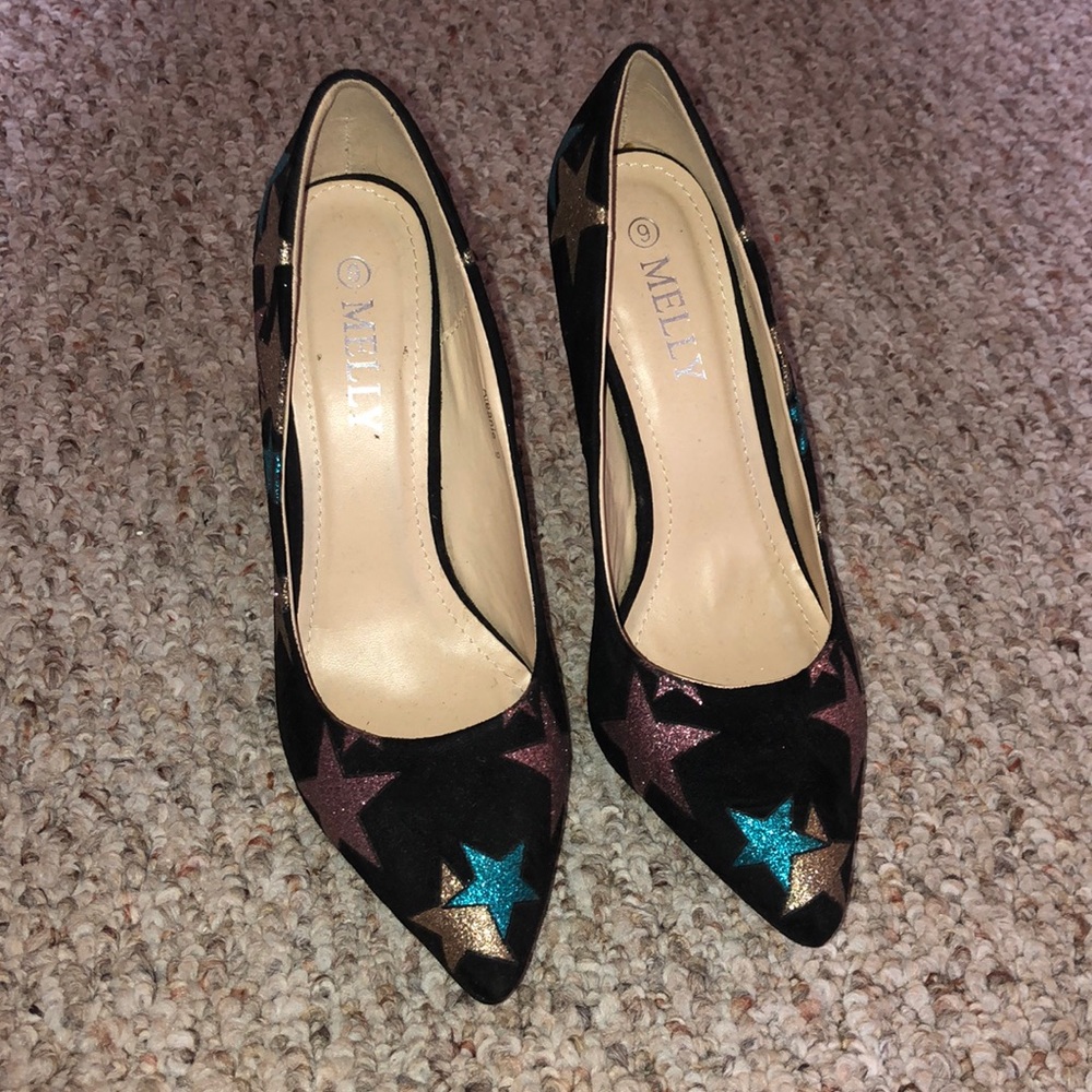 Black pumps